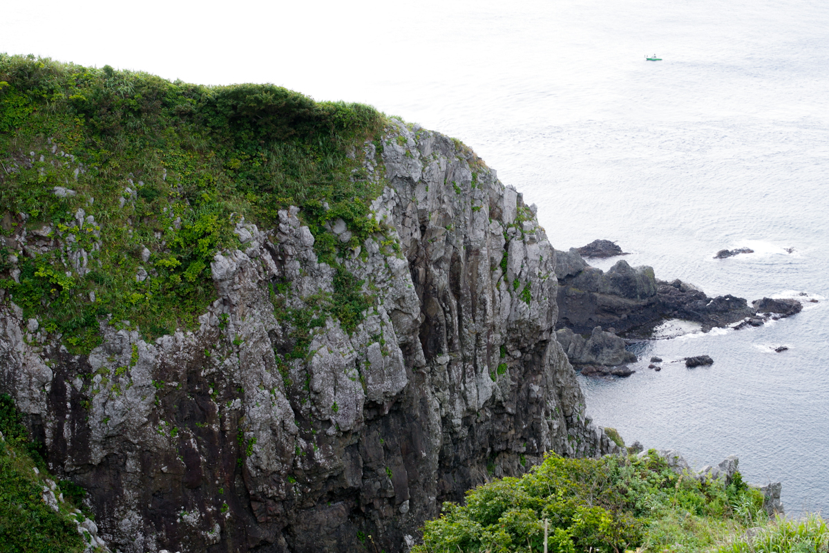 龍飛崎から見える崖と海